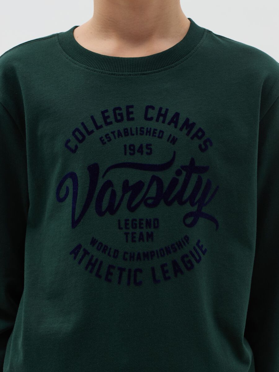 Long-sleeved T-shirt with "Varsity College" print_1