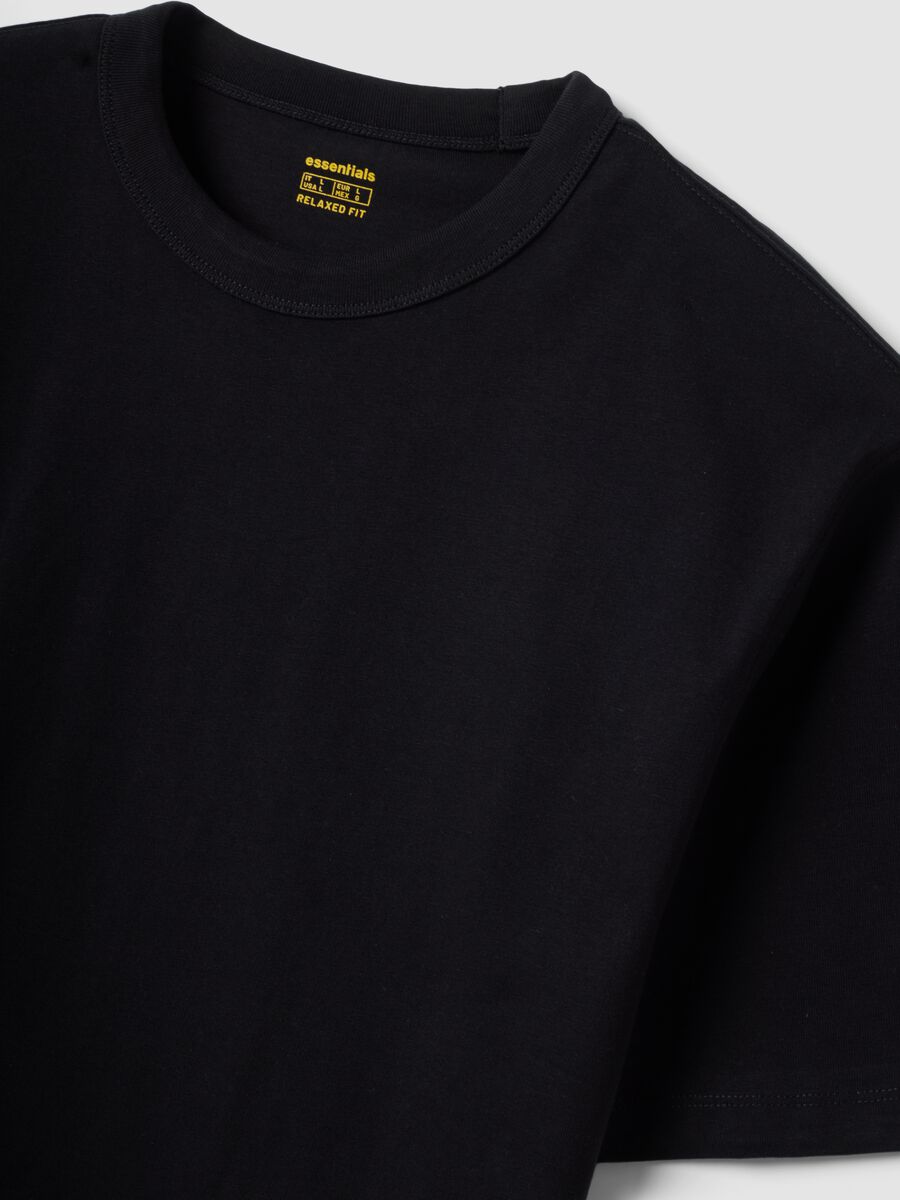 Black pure cotton crew-neck T-shirt with a relaxed fit_5