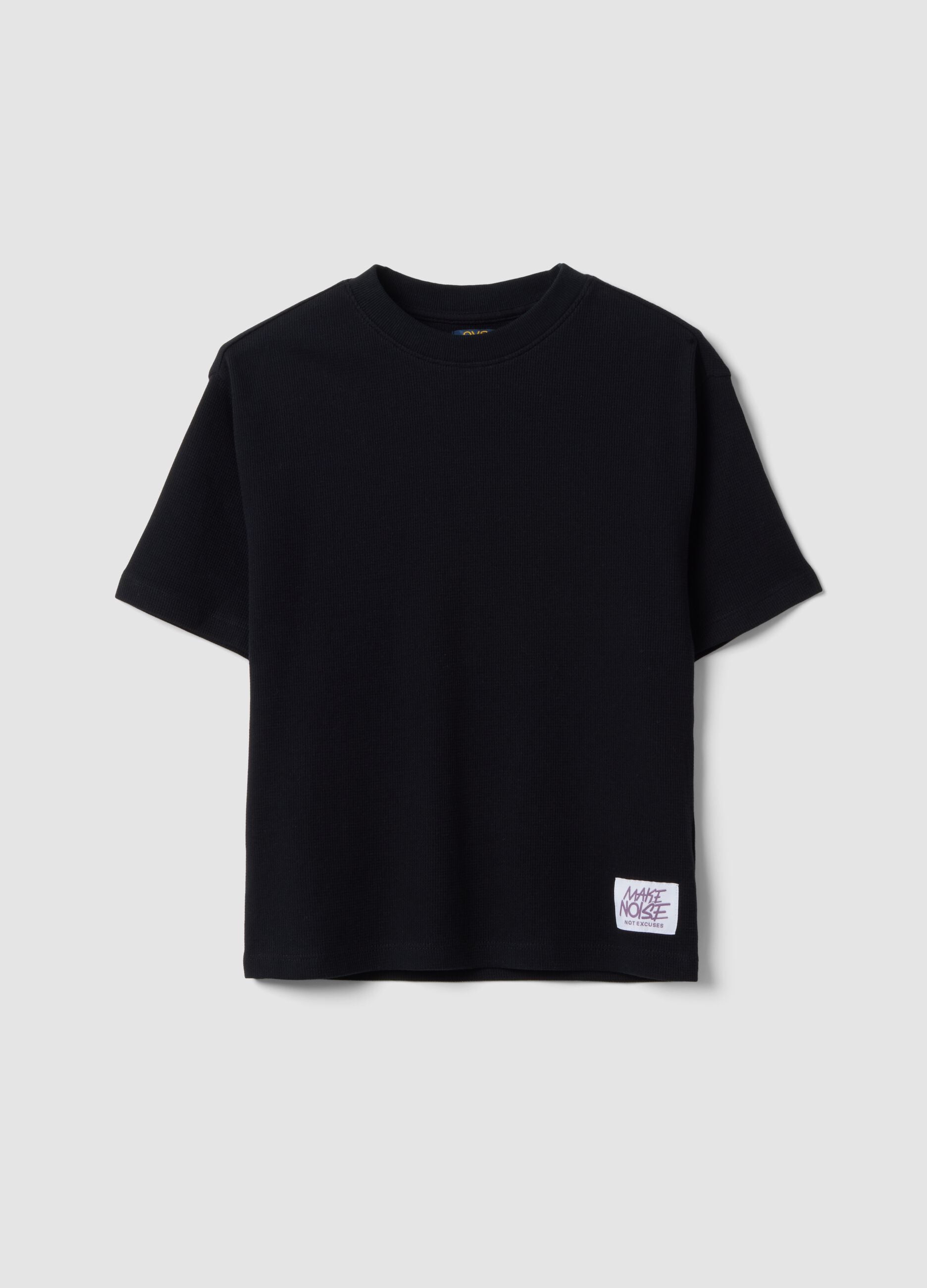 &Mu;&alpha;ύ&rho;&omicron; oversized T-shirt &alpha;&pi;ό 100% &omicron;&rho;&gamma;&alpha;&nu;&iota;&kappa;ό &beta;&alpha;&mu;&beta;ά&kappa;&iota; &mu;&epsilon; &upsilon;&phi;ή &kappa;&eta;&rho;ή&theta;&rho;&alpha;&sigmaf; &gamma;&iota;&alpha; &alpha;&gamma;ό&rho;&iota;