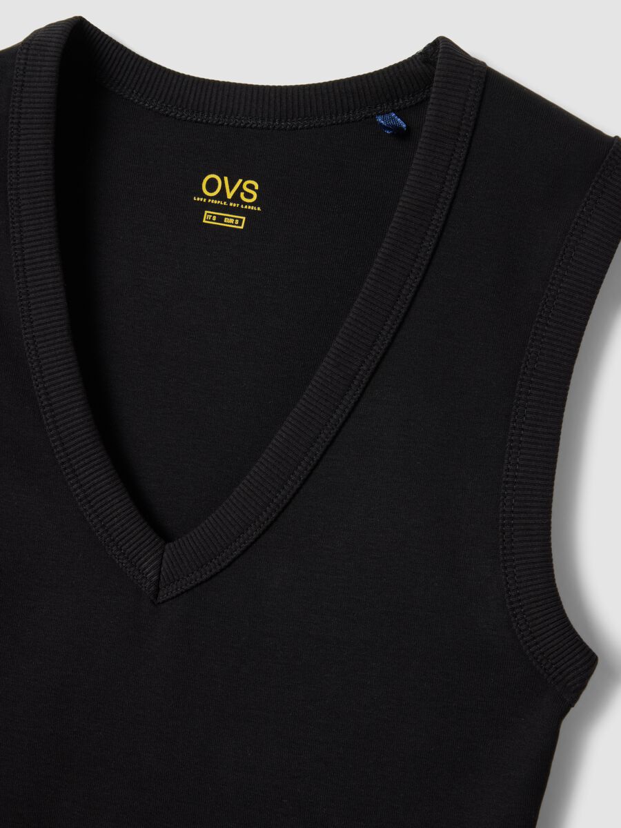 Black pure cotton tank top with V-neck regular fit_5