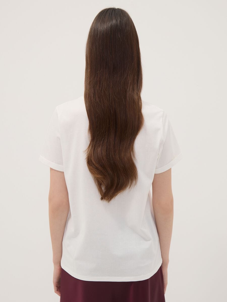 T-shirt bianca in puro cotone con girocollo e stampa floreale regular fit_3