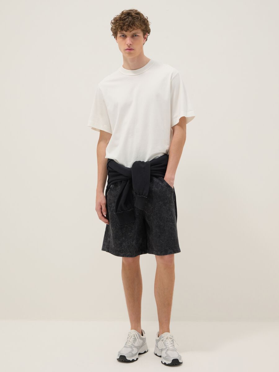 Schwarze Bermuda-Shorts aus Baumwollmix mit elastischem Bund_0