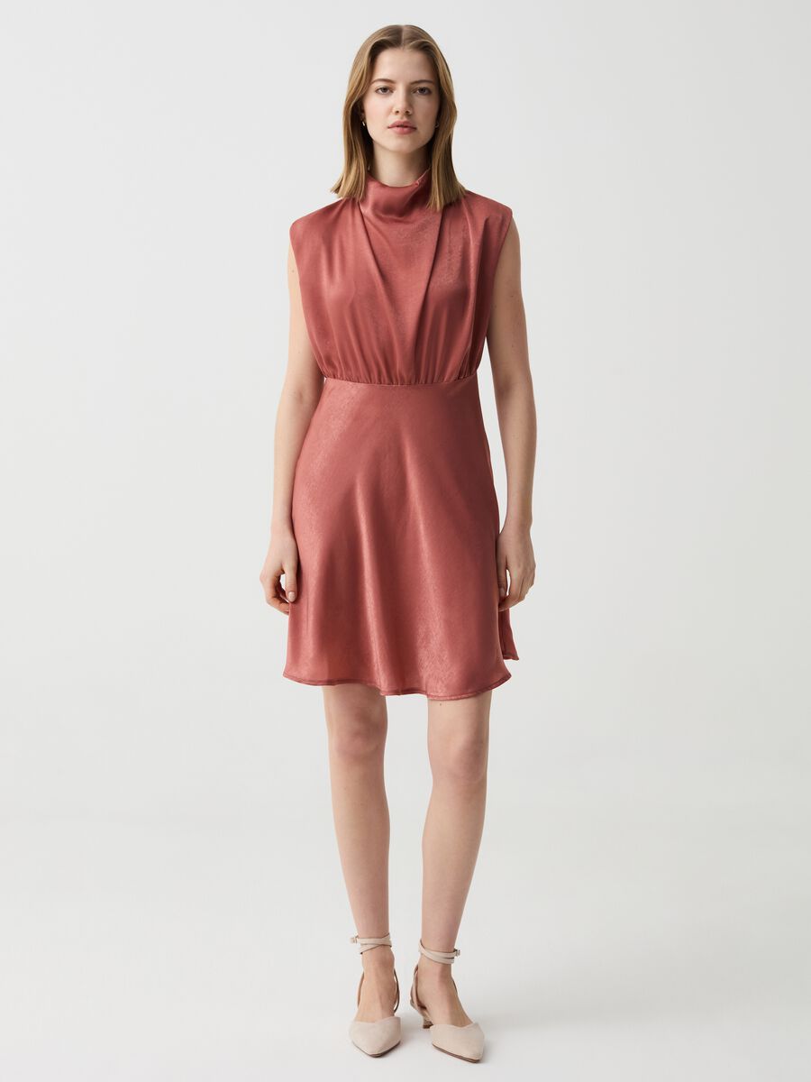 Sleeveless dress in satin with draping_0