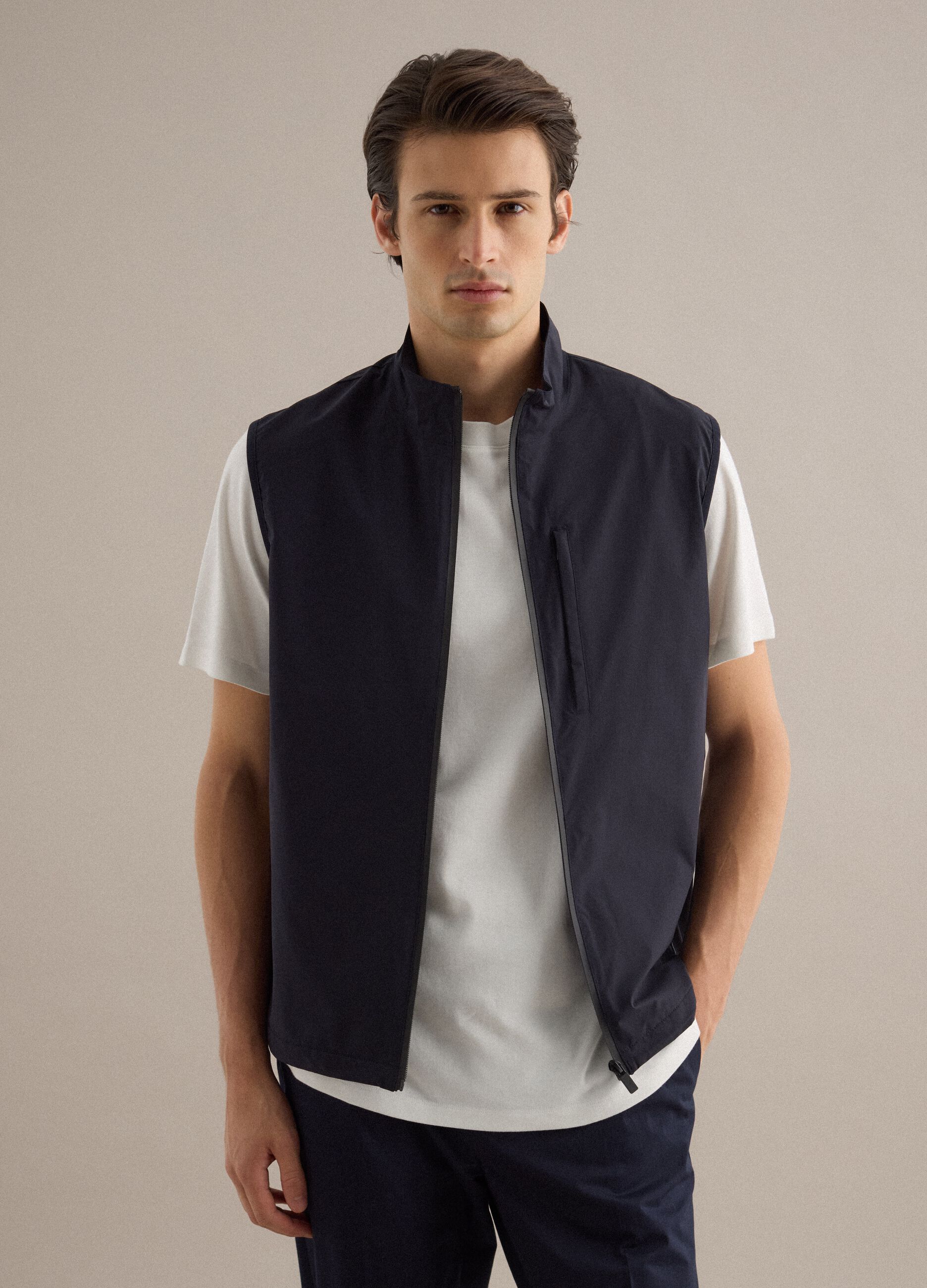 Ultra-light blue regular fit gilet with full zip