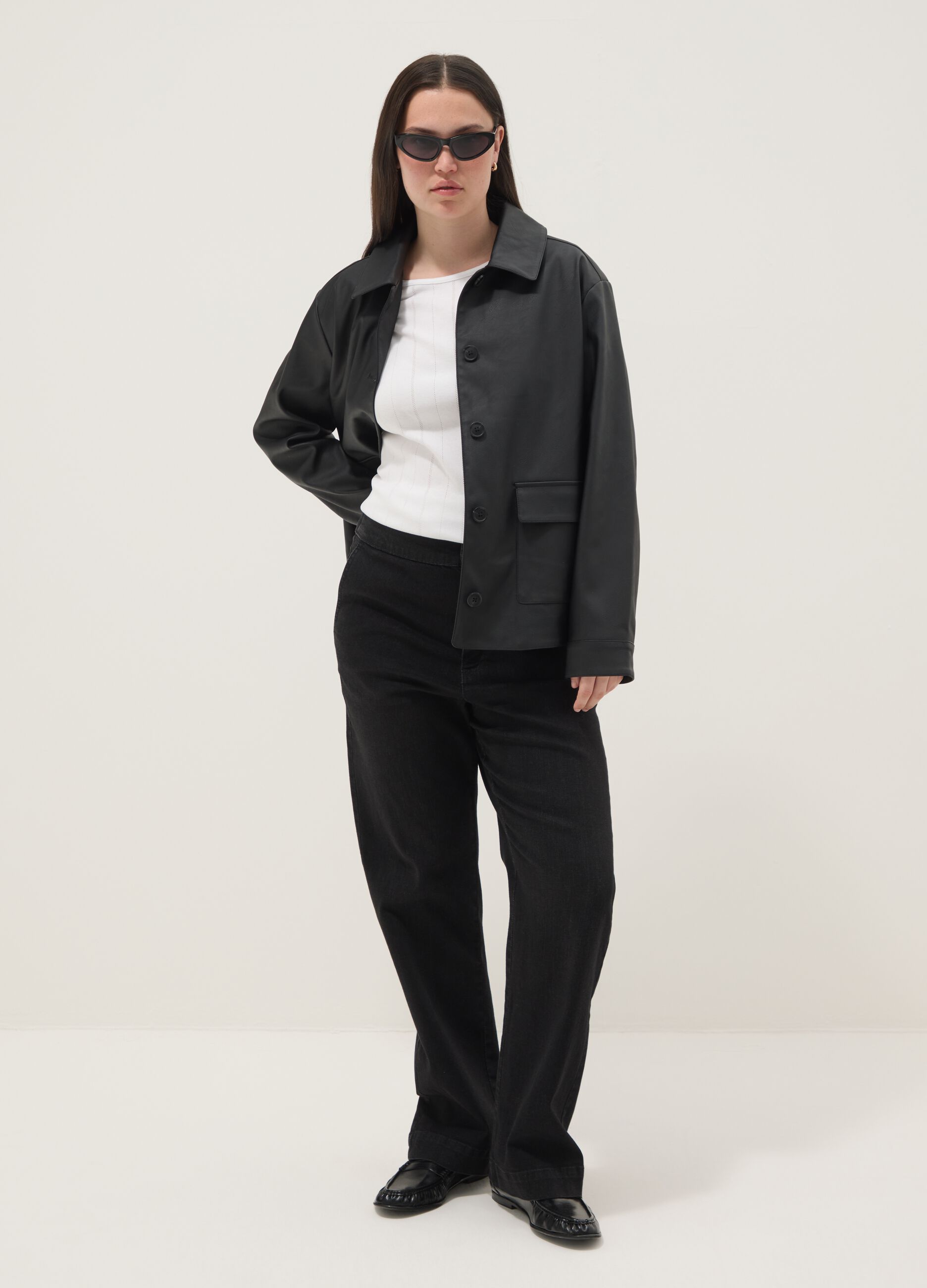 Weit geschnittene Jeans aus schwarzem Stretch-Baumwolle