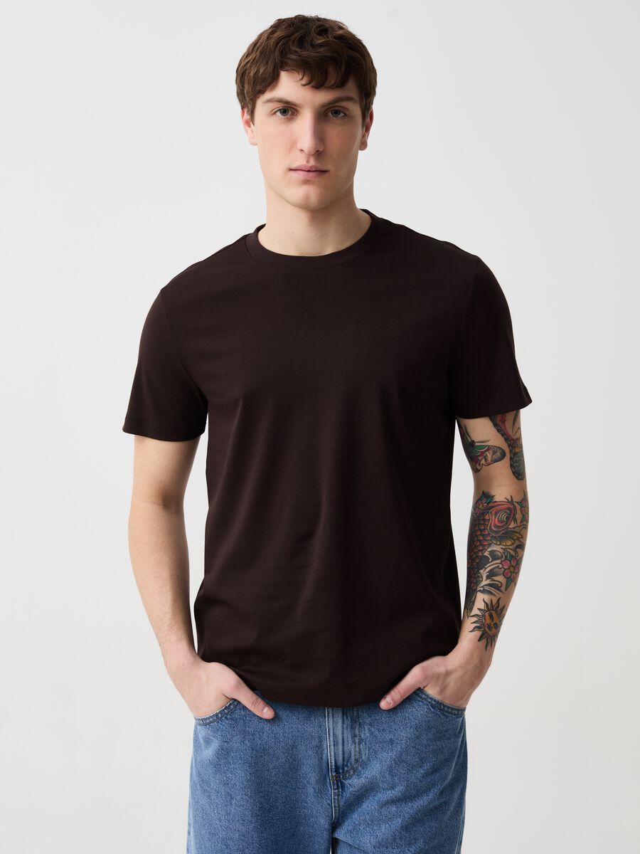 Camiseta premium regular fit de algodón_0