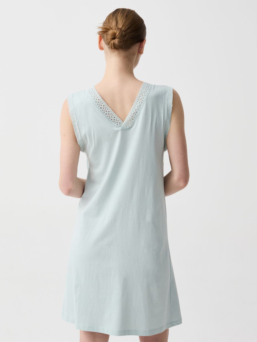 Nightdress with V neck and broderie anglaise_1