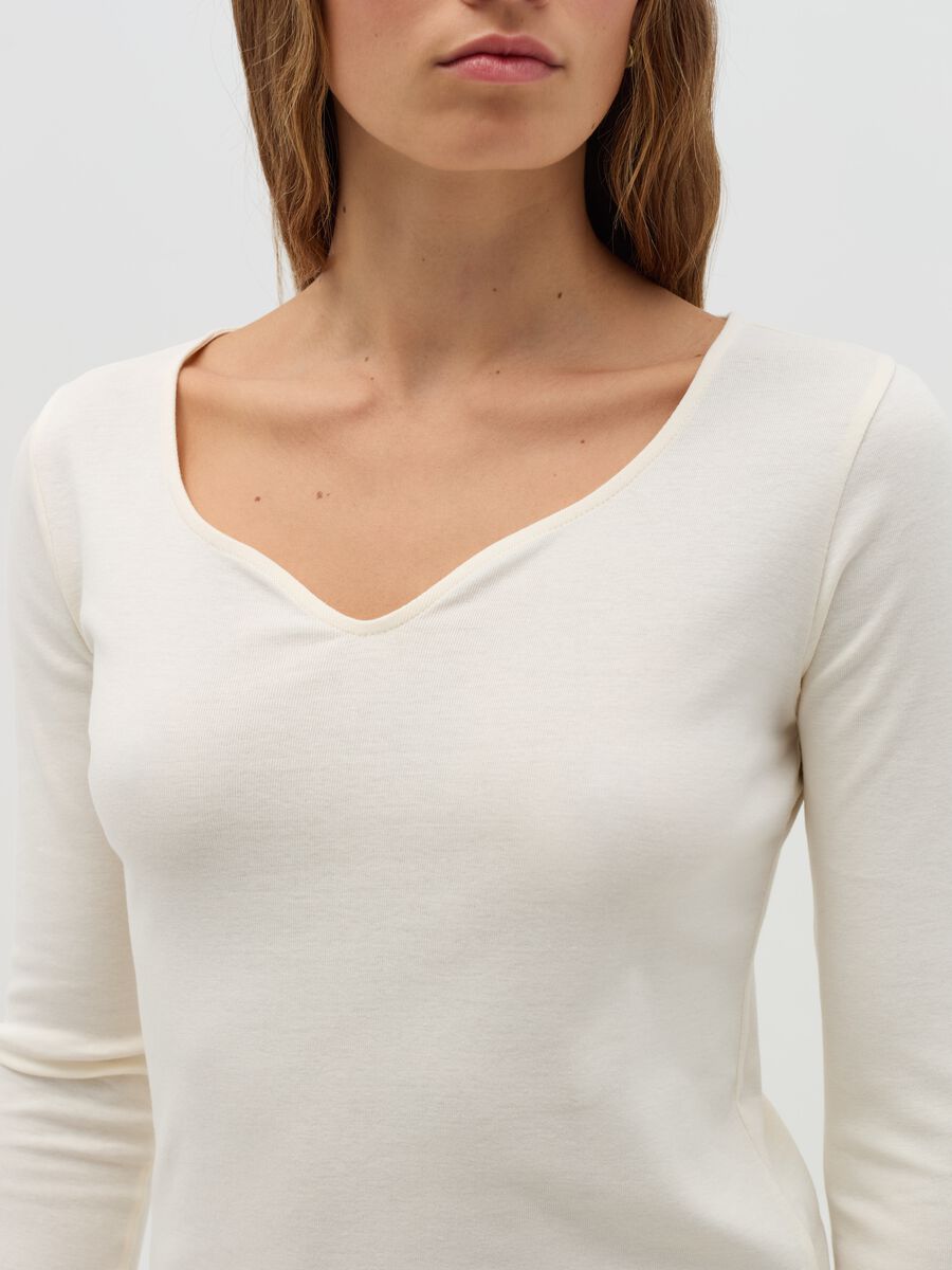 Long-sleeved T-shirt with sweetheart neckline_3