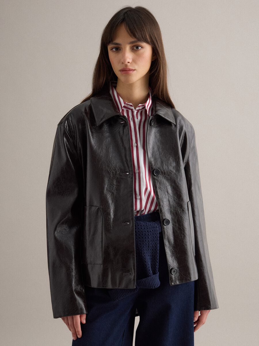 Shiny black regular fit jacket with collar and buttons_0