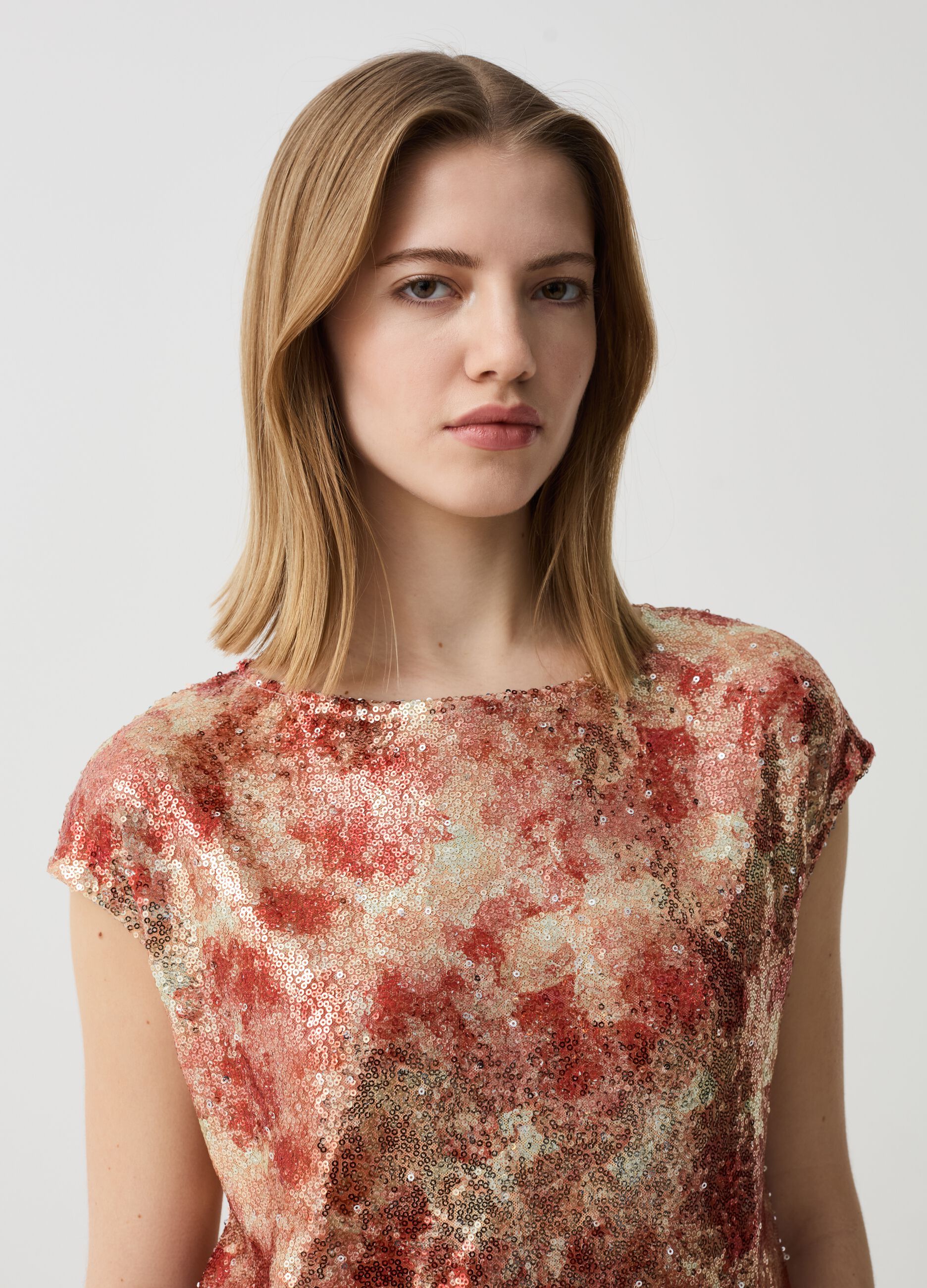 Short-sleeved top with all-over sequins
