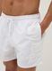Wei&szlig;e Badeshorts mit Kordelzug_3