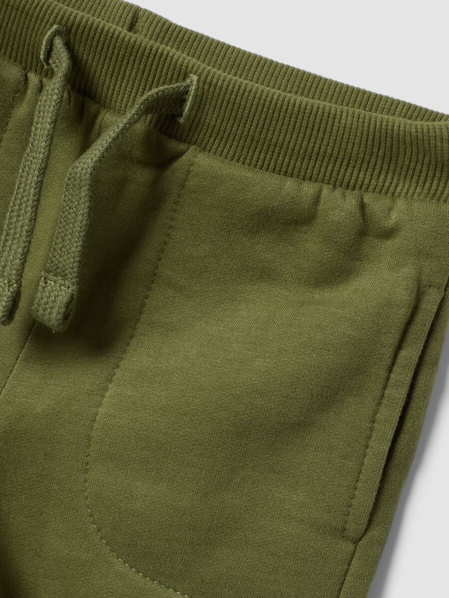 Completo beige e verde in puro cotone organico_3