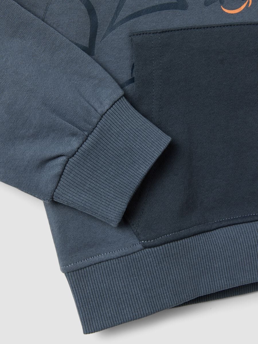 Grauer Hoodie aus reiner Baumwolle_2