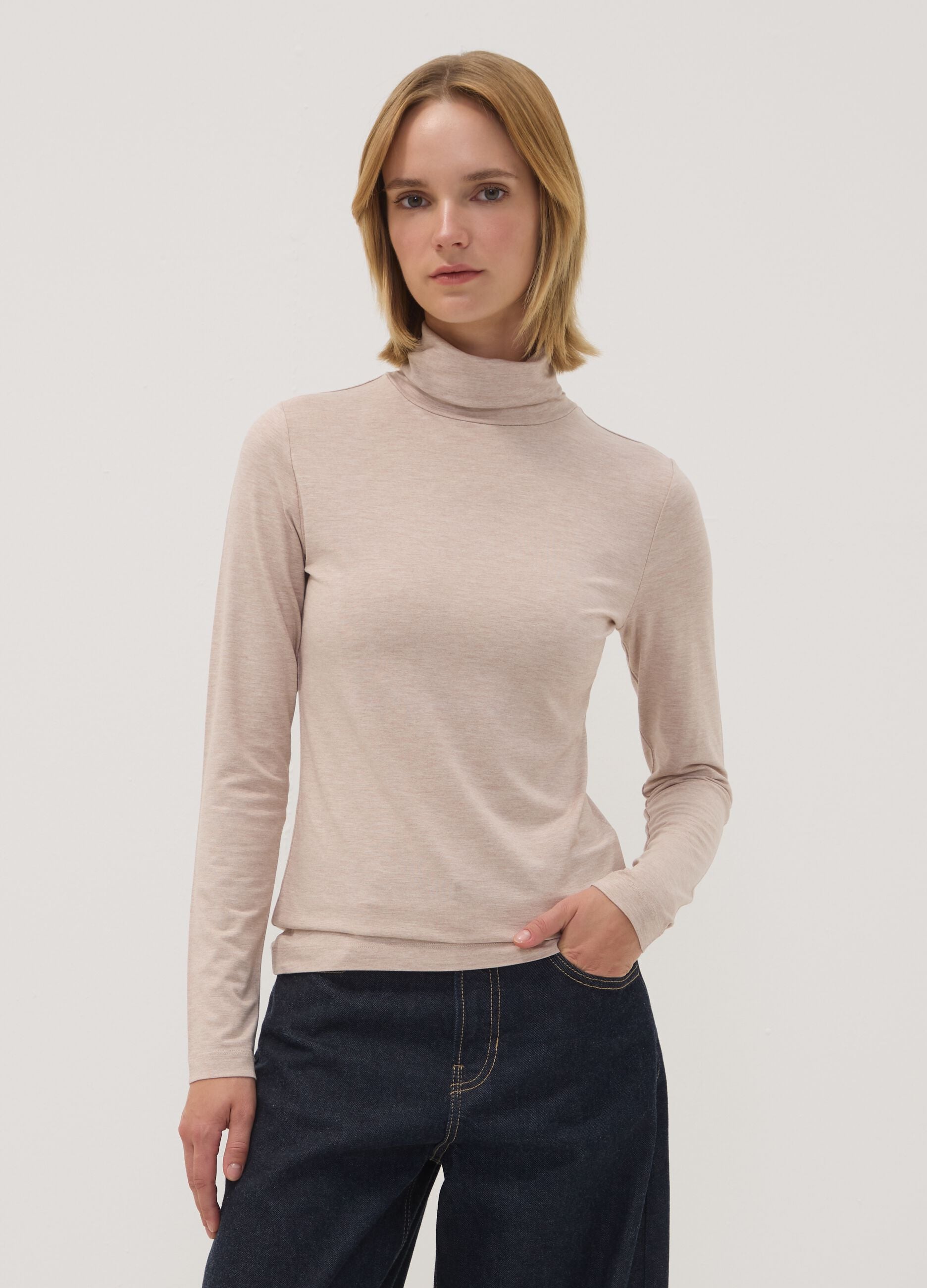 Beiger Pullover aus elastischer Viskose mit Stehkragen, Regular Fit