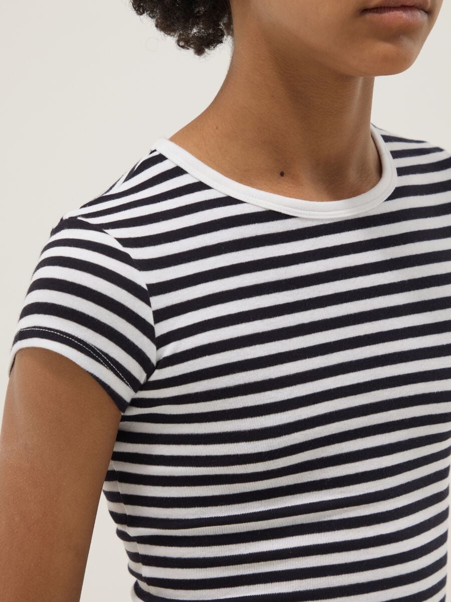 Girls&rsquo; fitted striped stretch-cotton T-shirt in multicolour_2