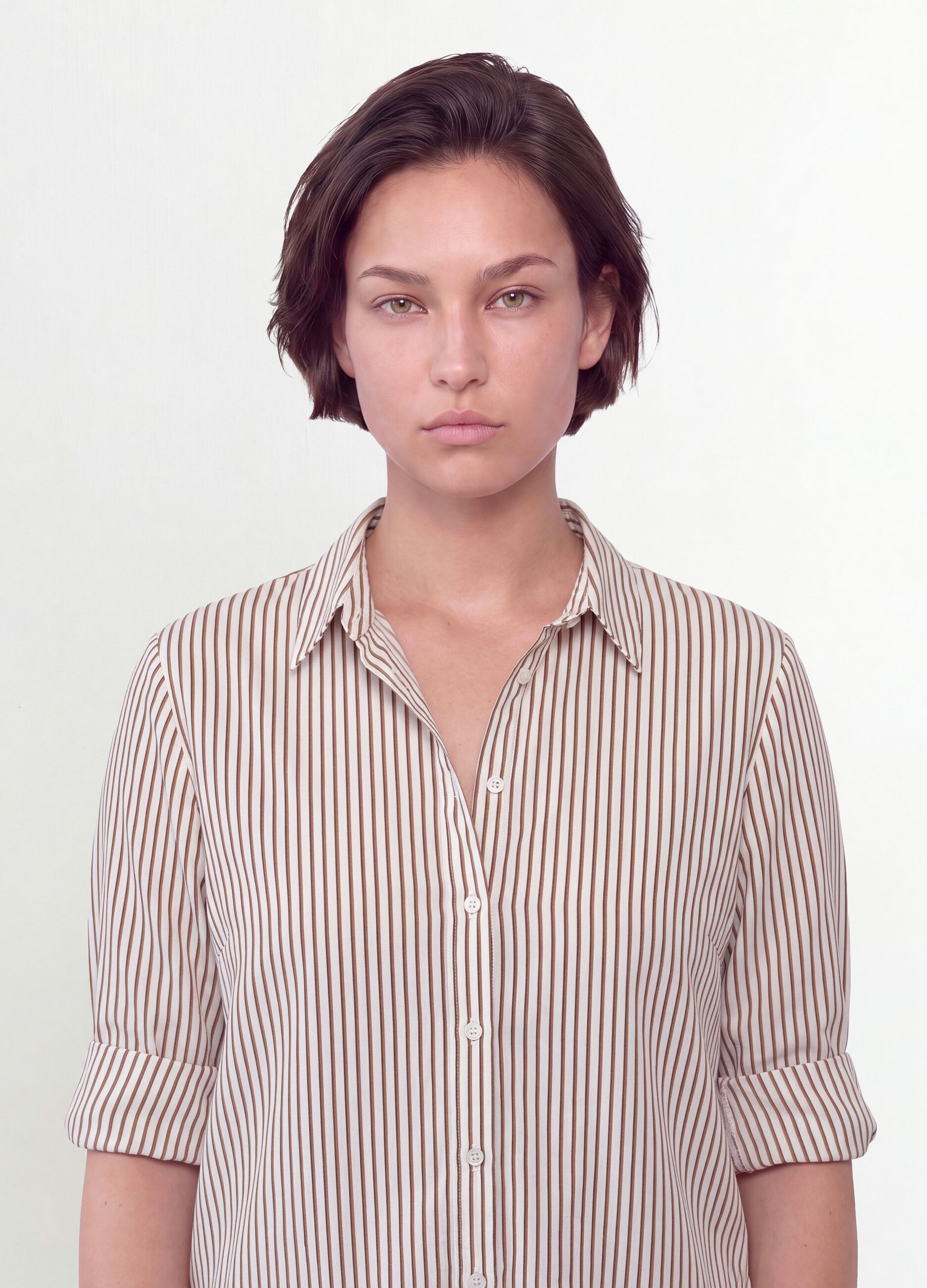 White striped shirt with classic collar, regular fit