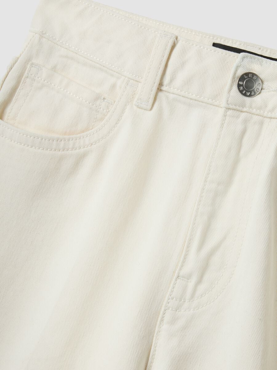 White cotton denim wide leg shorts_5