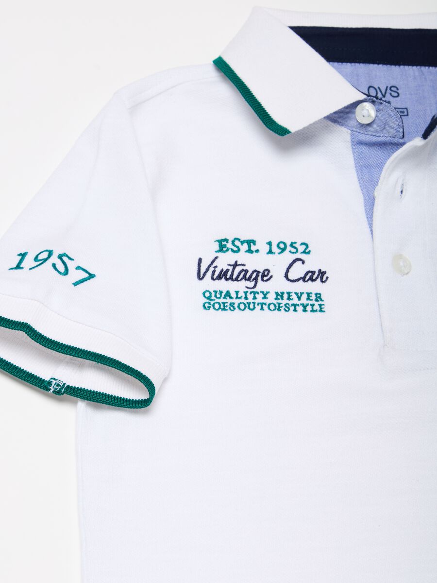 Polo shirt with striped edging and embroidery_2