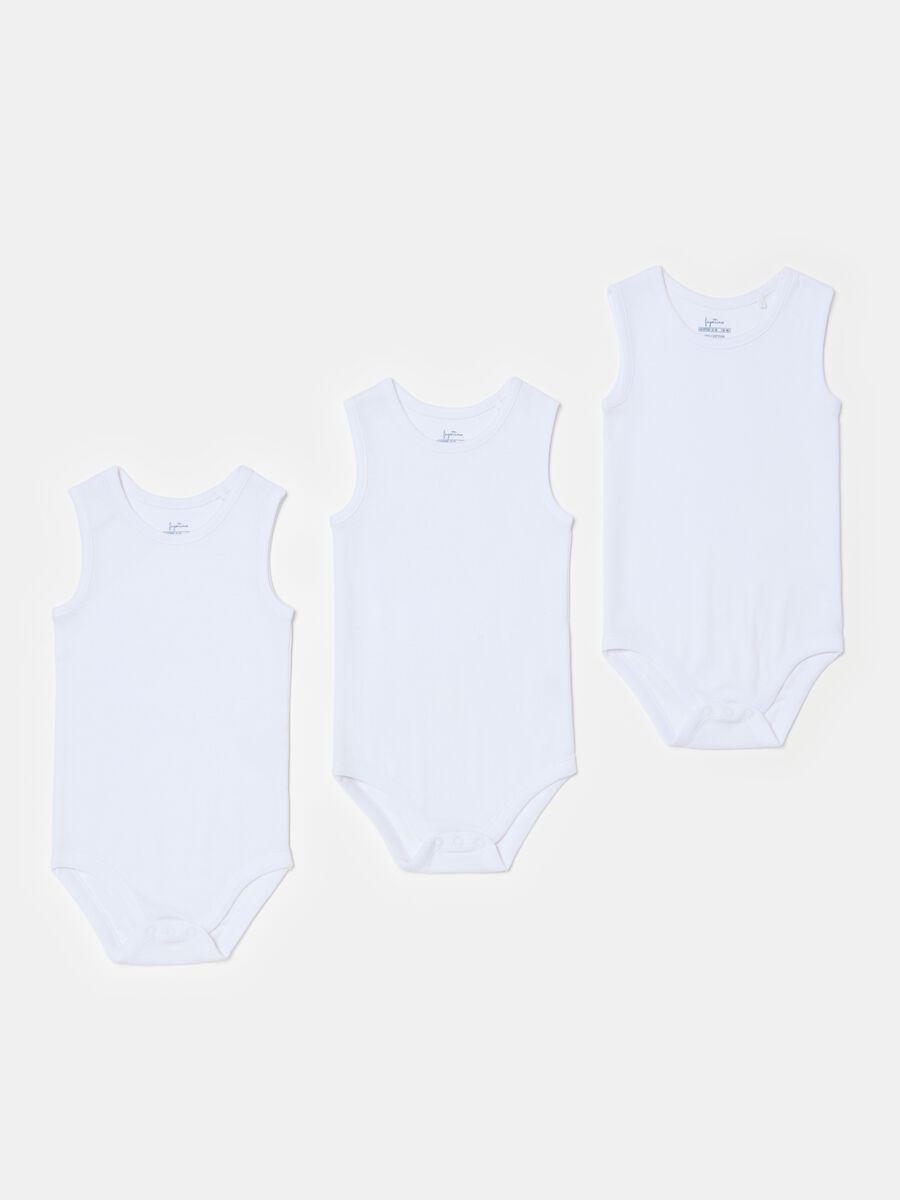 Three-pack sleeveless bodysuits in organic cotton_0