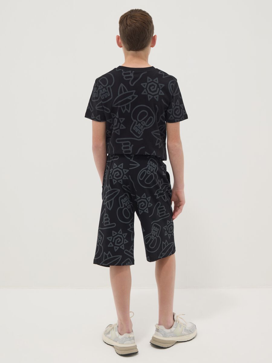 Black pure cotton all-over print shorts for boys, regular fit_1
