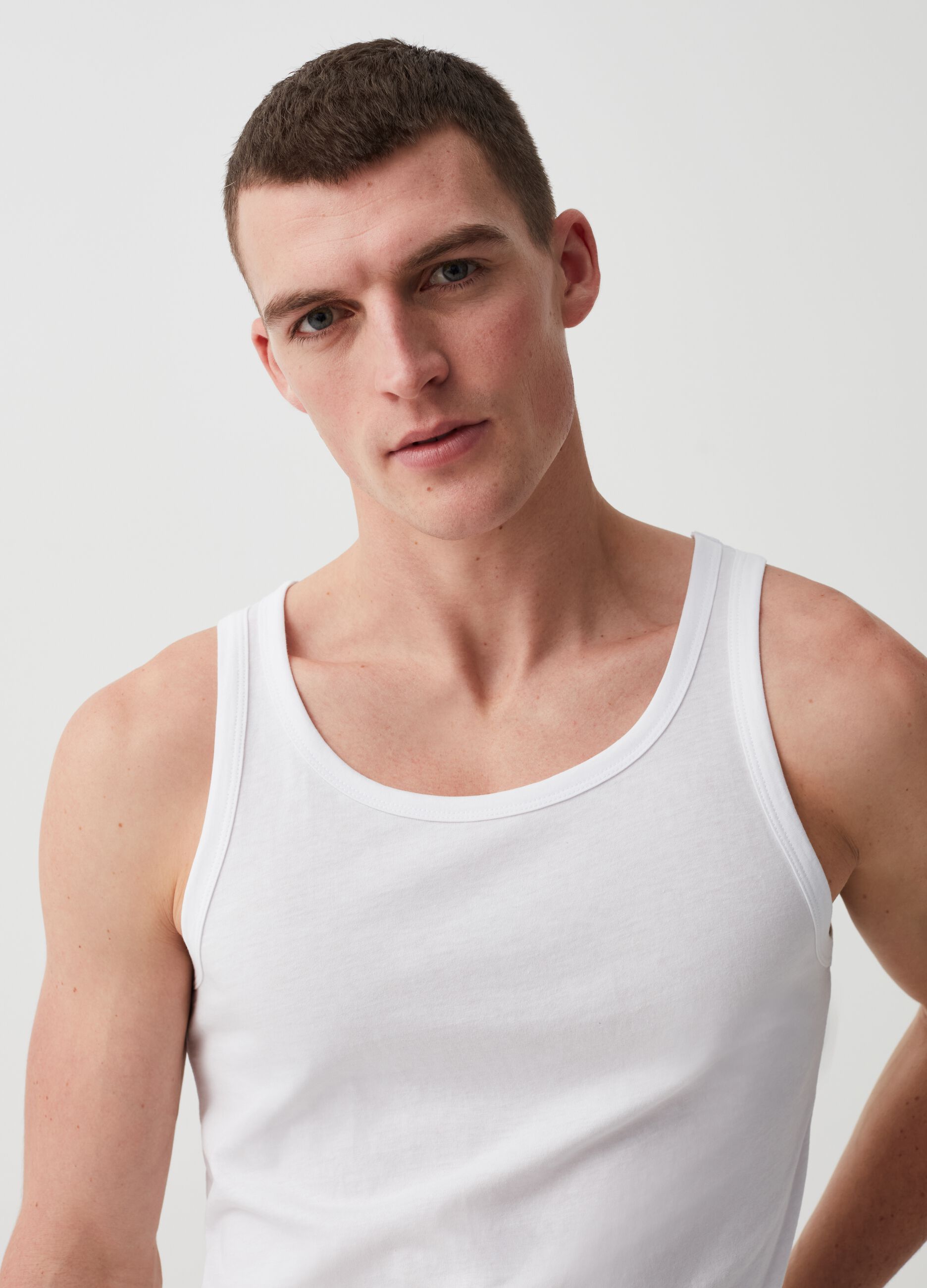 Three-pack racer back tops with round neck in organic cotton