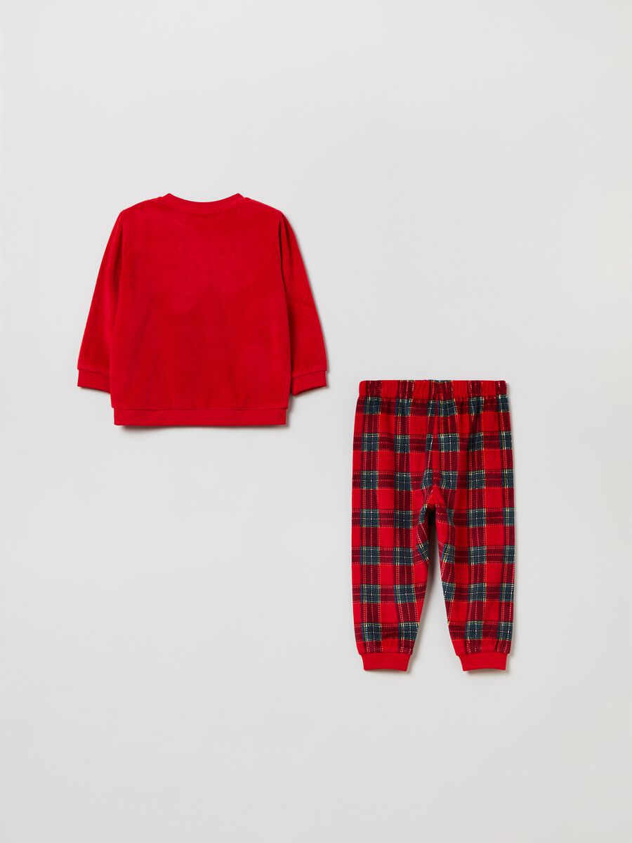 Pijama de terciopelo con parche reno_1