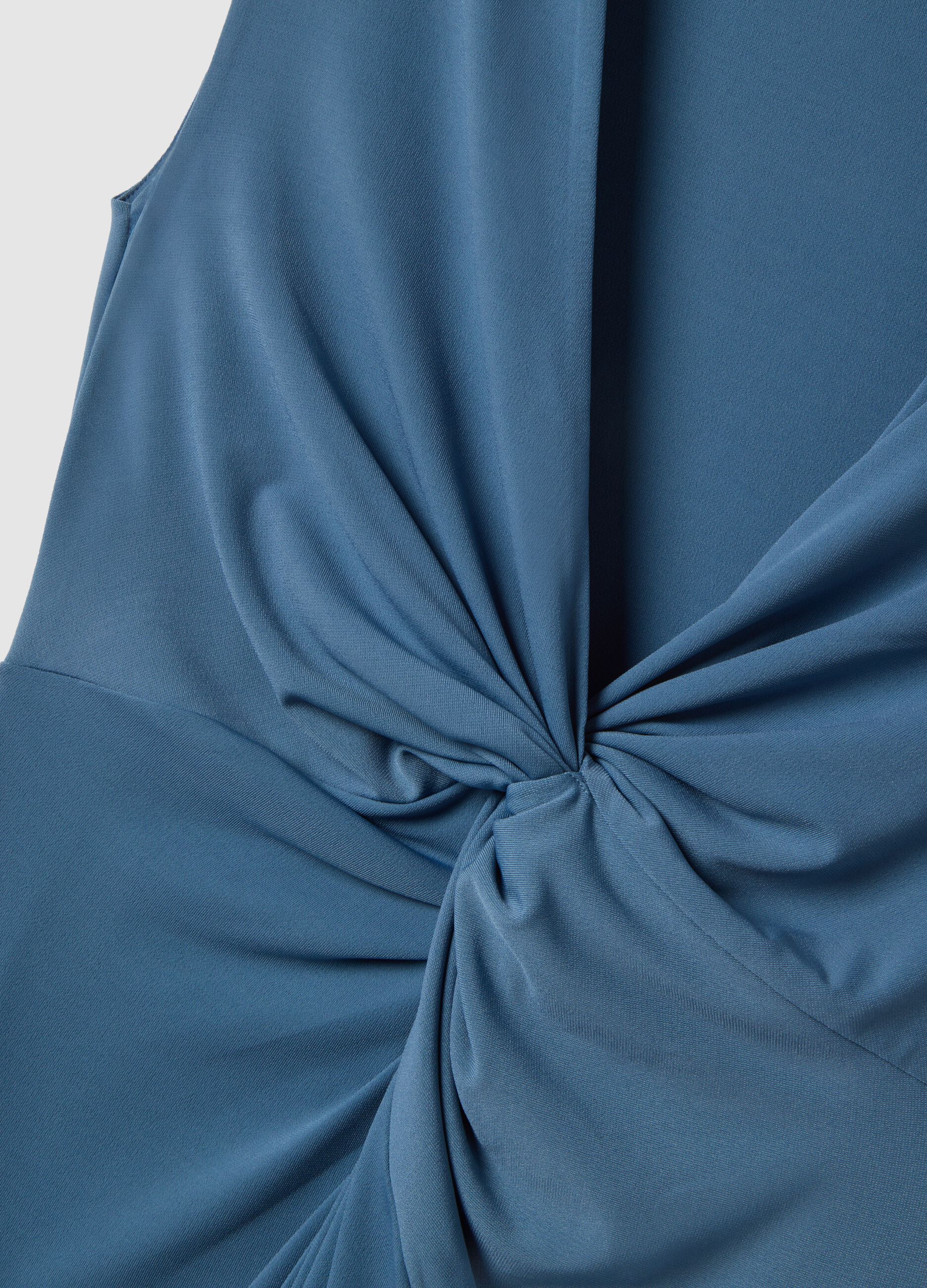 Blaues Umstandskleid aus Stretchmaterial