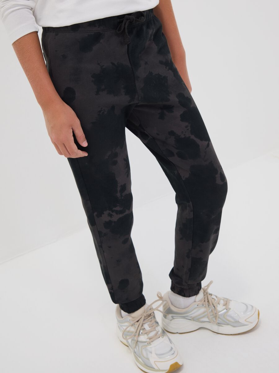 Pantaloni jogger neri in puro cotone con stampa sfumata per ragazzo_2
