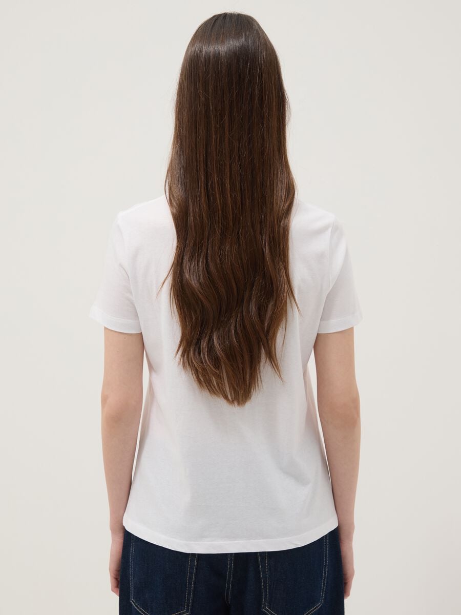 Camiseta blanca de algod&oacute;n puro con estampado frontal_3