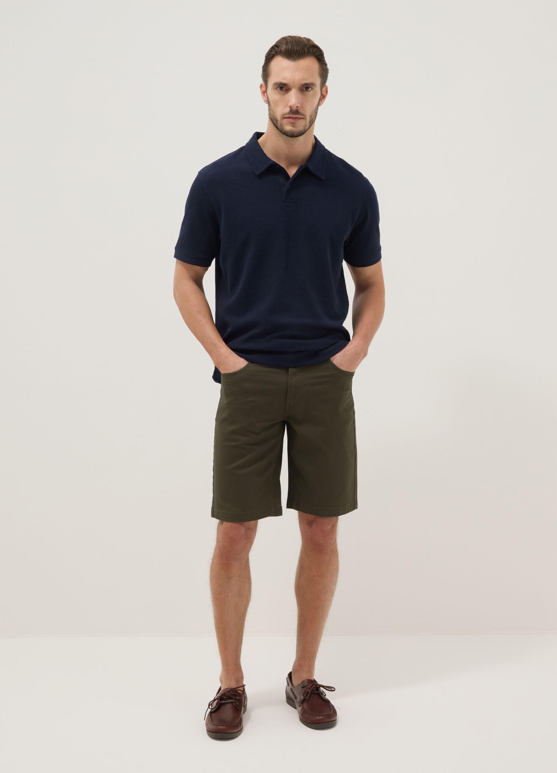 Gr&uuml;ne Bermuda-Shorts f&uuml;r Herren im Regular Fit