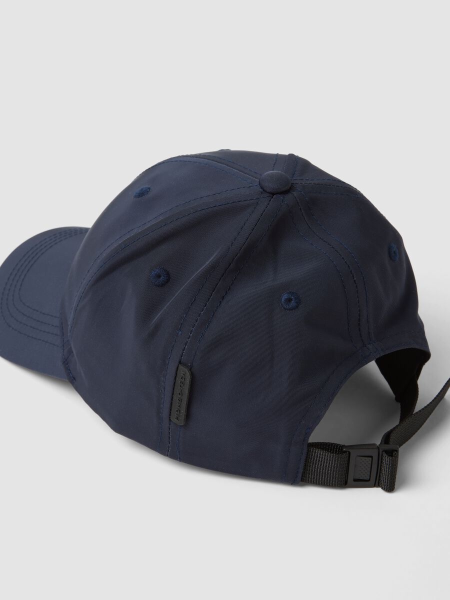 Blaue Cap mit gebogenem Schirm_2