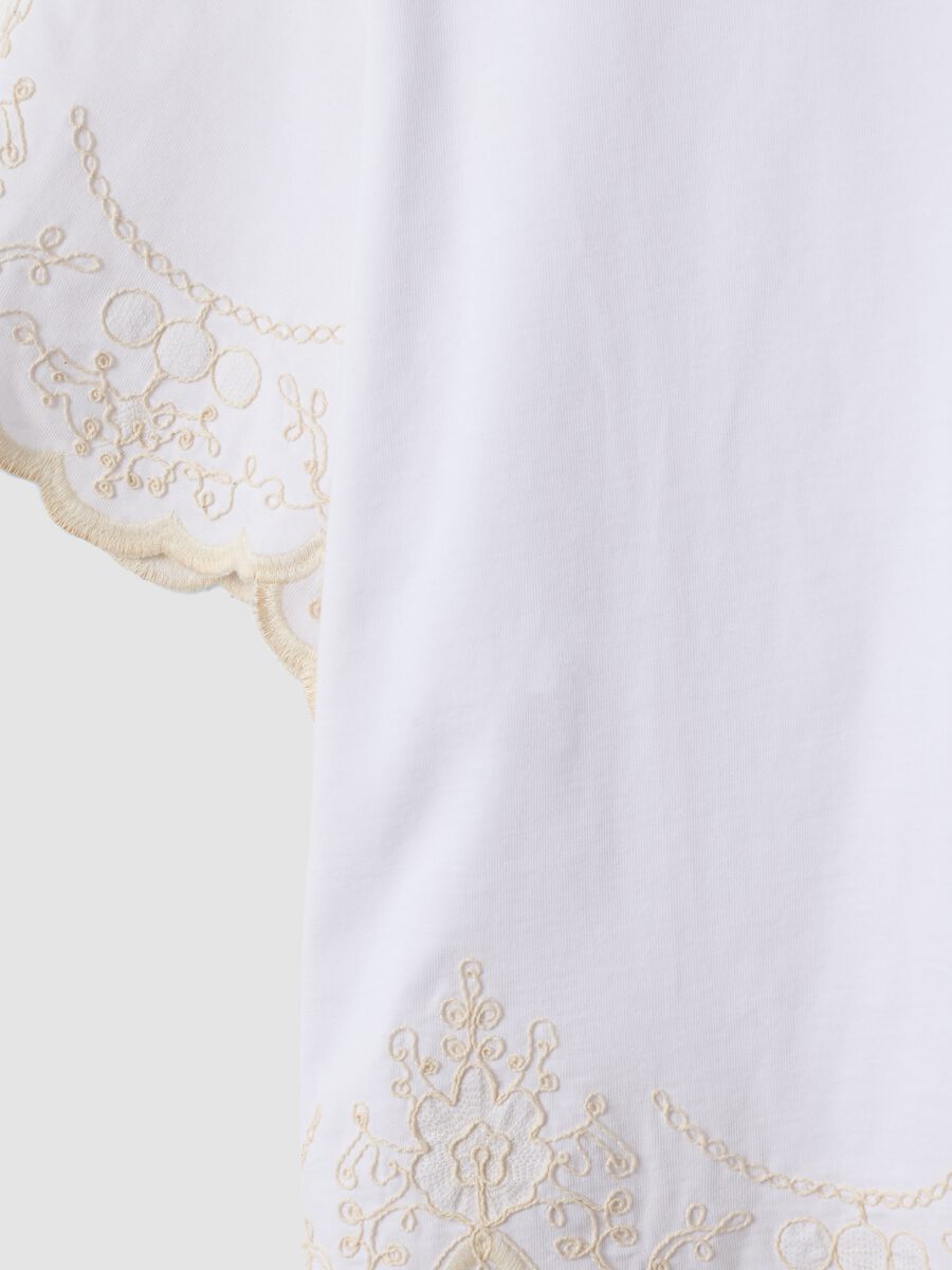 Weisses T-Shirt aus reiner Baumwolle mit Stickereien, Regular Fit_5