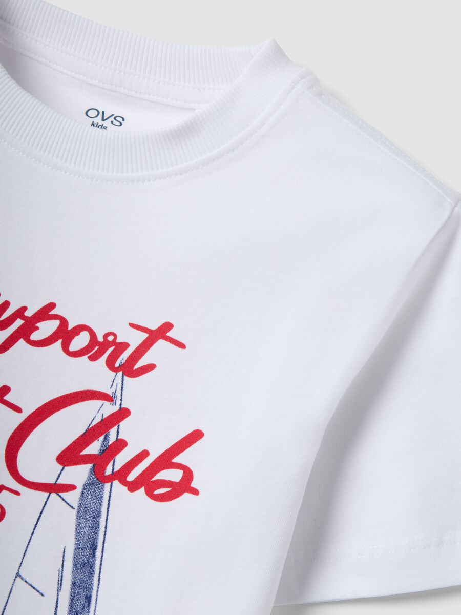 &Lambda;&epsilon;&upsilon;&kappa;ό &pi;&alpha;&iota;&delta;&iota;&kappa;ό T-shirt &alpha;&pi;ό 100% &beta;&alpha;&mu;&beta;ά&kappa;&iota; &mu;&epsilon; &tau;ύ&pi;&omega;&mu;&alpha; &iota;&sigma;&tau;&iota;&omicron;&pi;&lambda;&omicron;ΐ&alpha;&sigmaf;_2