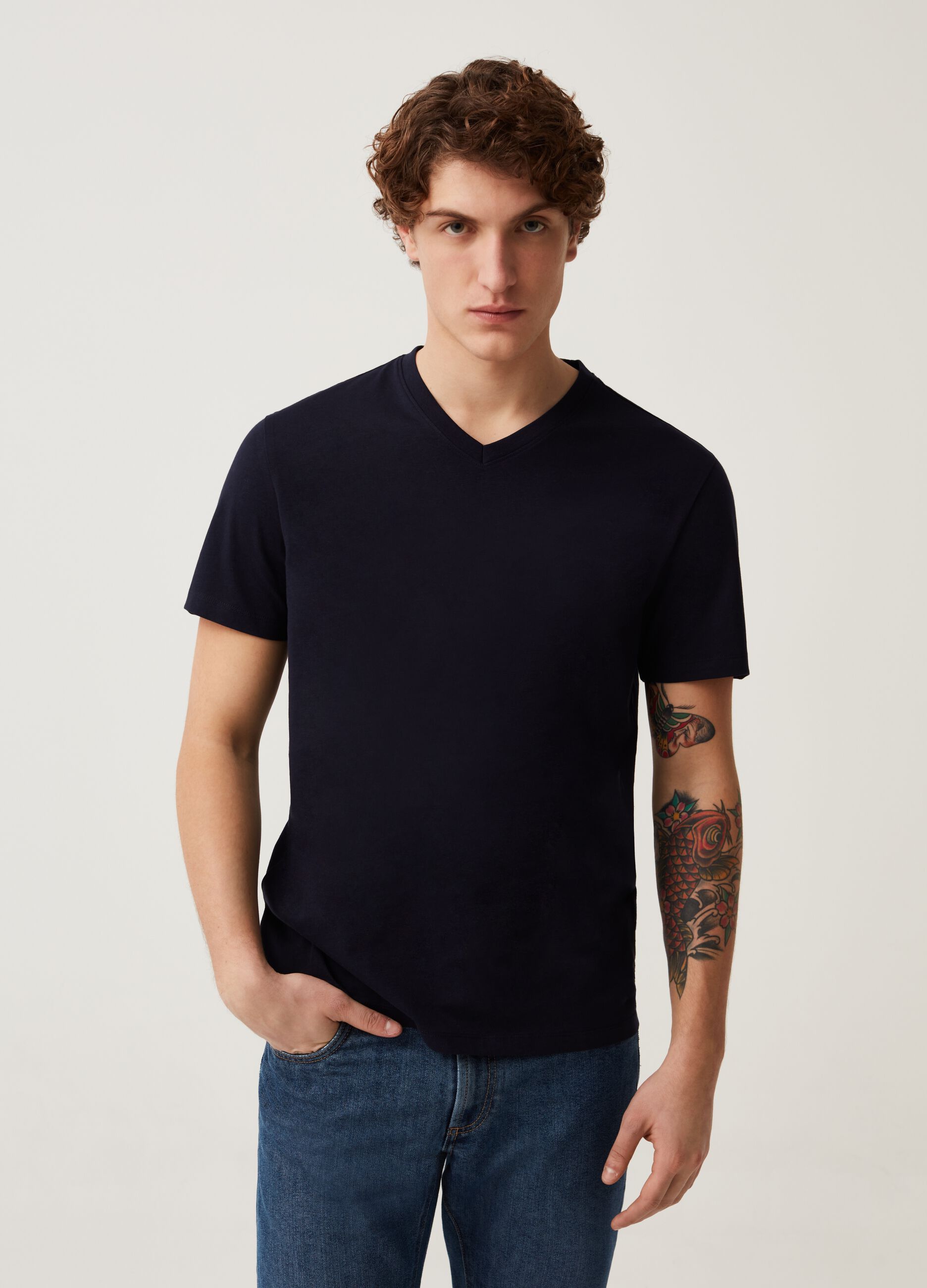 Camiseta de algodón orgánico cuello de pico