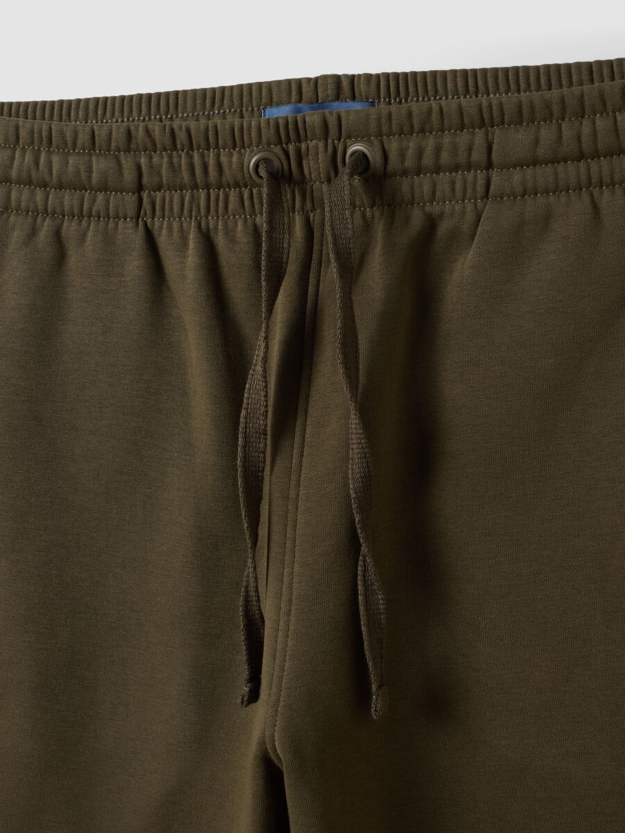 Green cotton-blend shorts with elasticated waist, regular fit_5