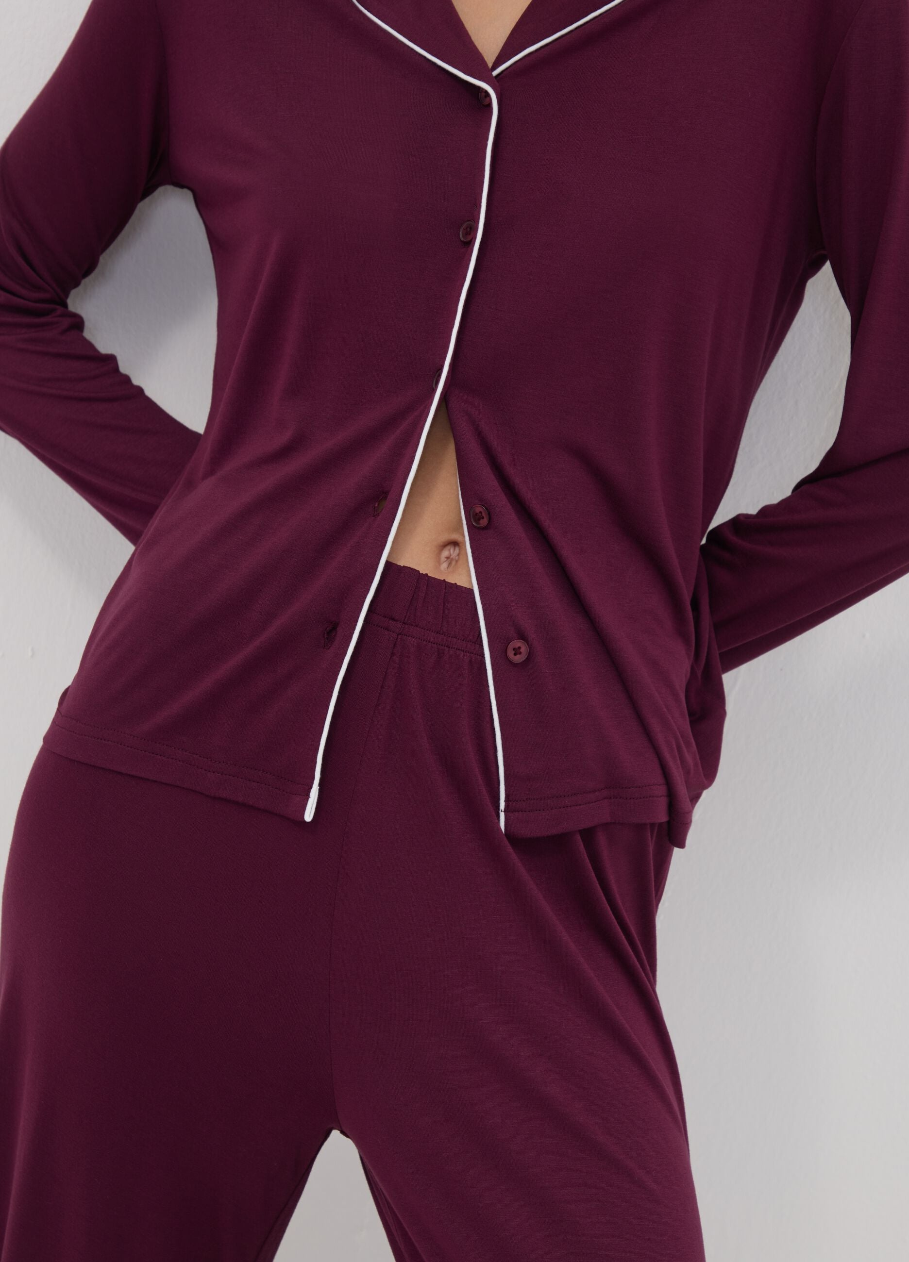 Purple pure viscose pyjamas with V-neck and contrast piping
