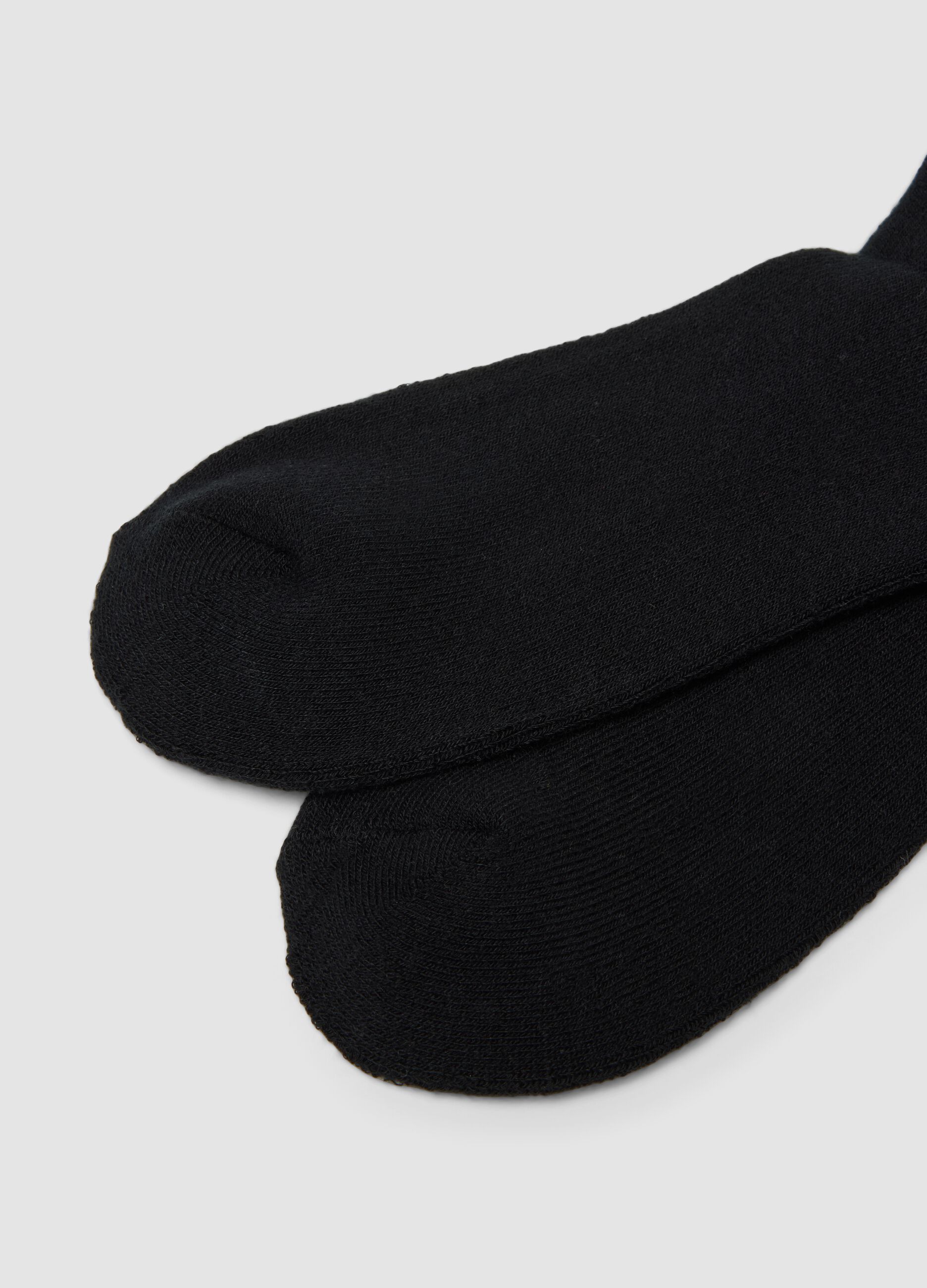 2-pack of black short socks in stretch fabric