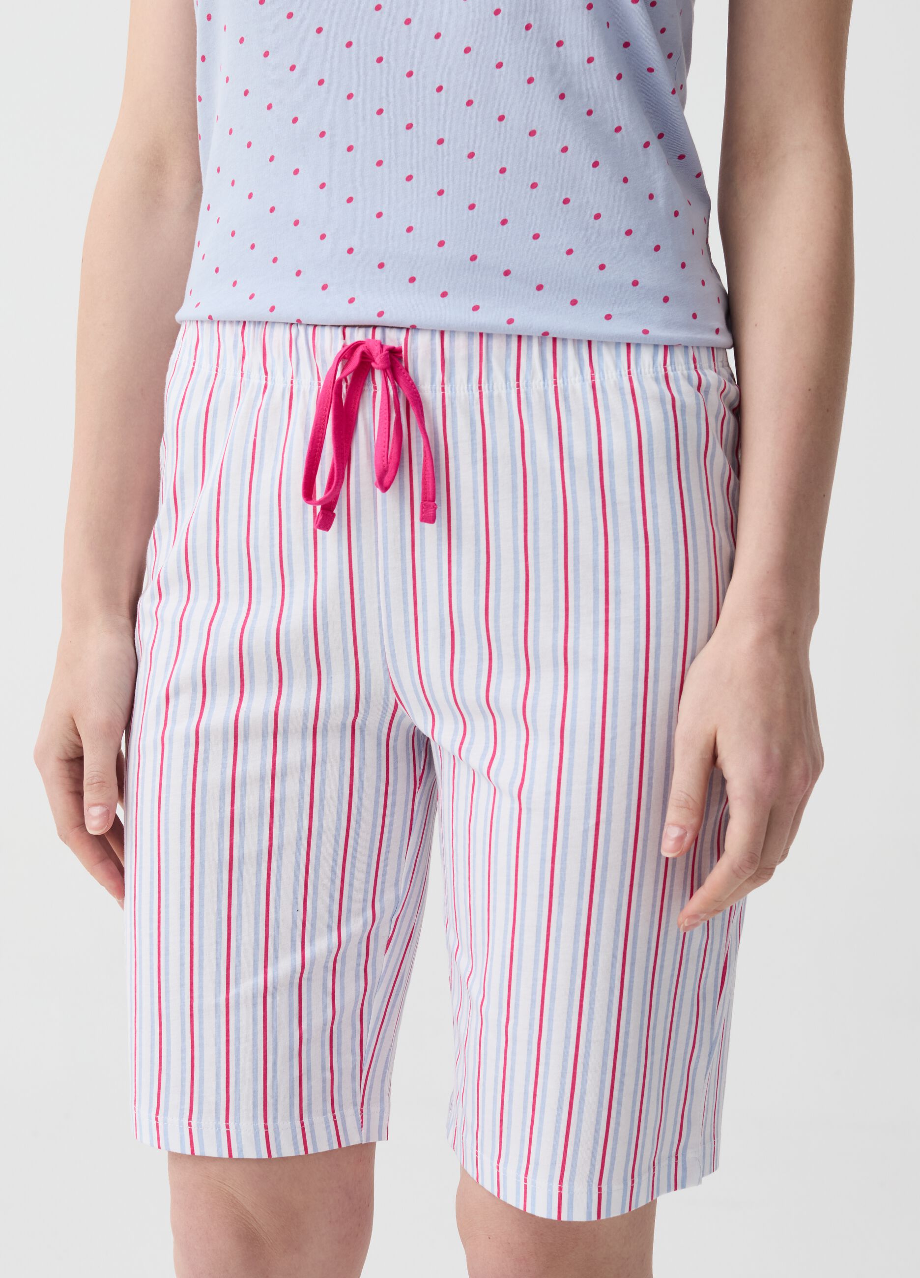 Short pyjama trousers with multicoloured stripes