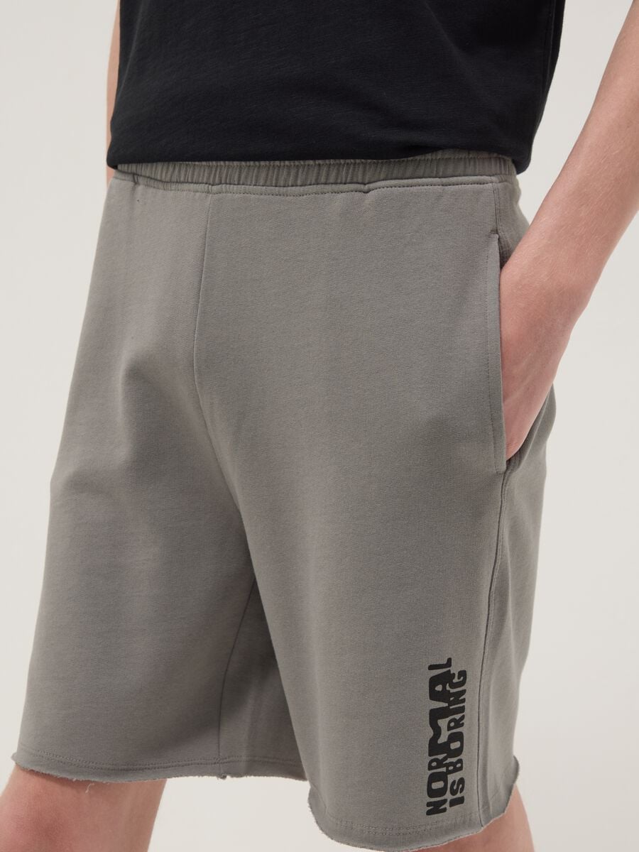 Oversize fit grey pure cotton shorts for boys_2