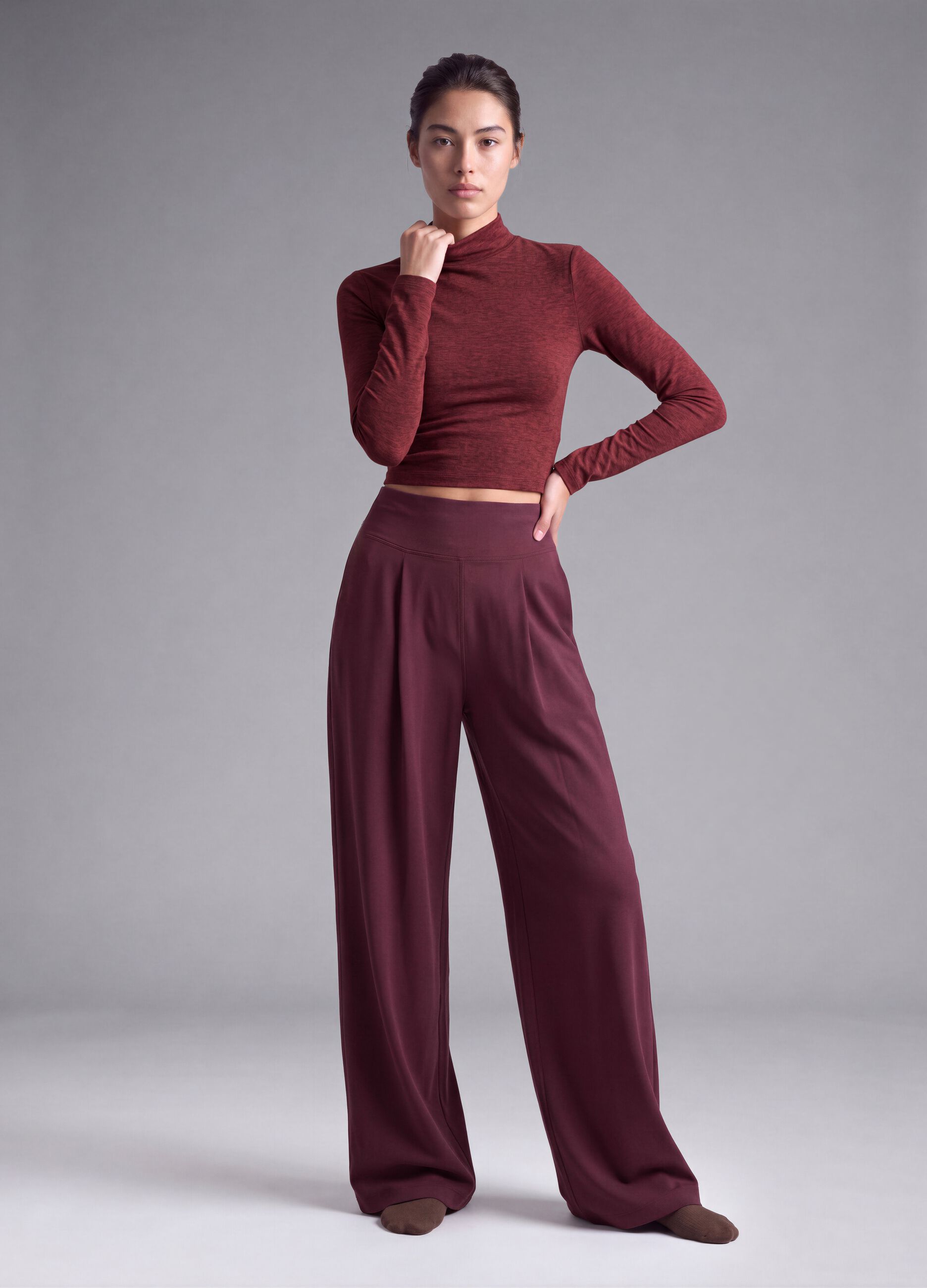 Purple wide-leg trousers in stretch fabric
