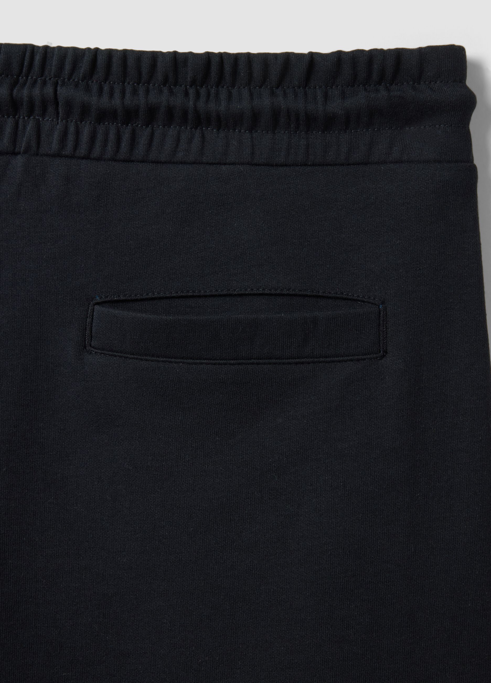 Schwarze Regular-Fit-Shorts aus Baumwollmix mit Kordelzug
