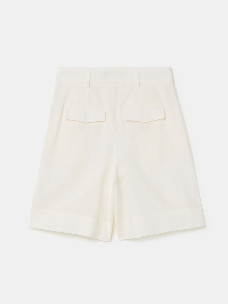 Contemporary shorts with pleating_3