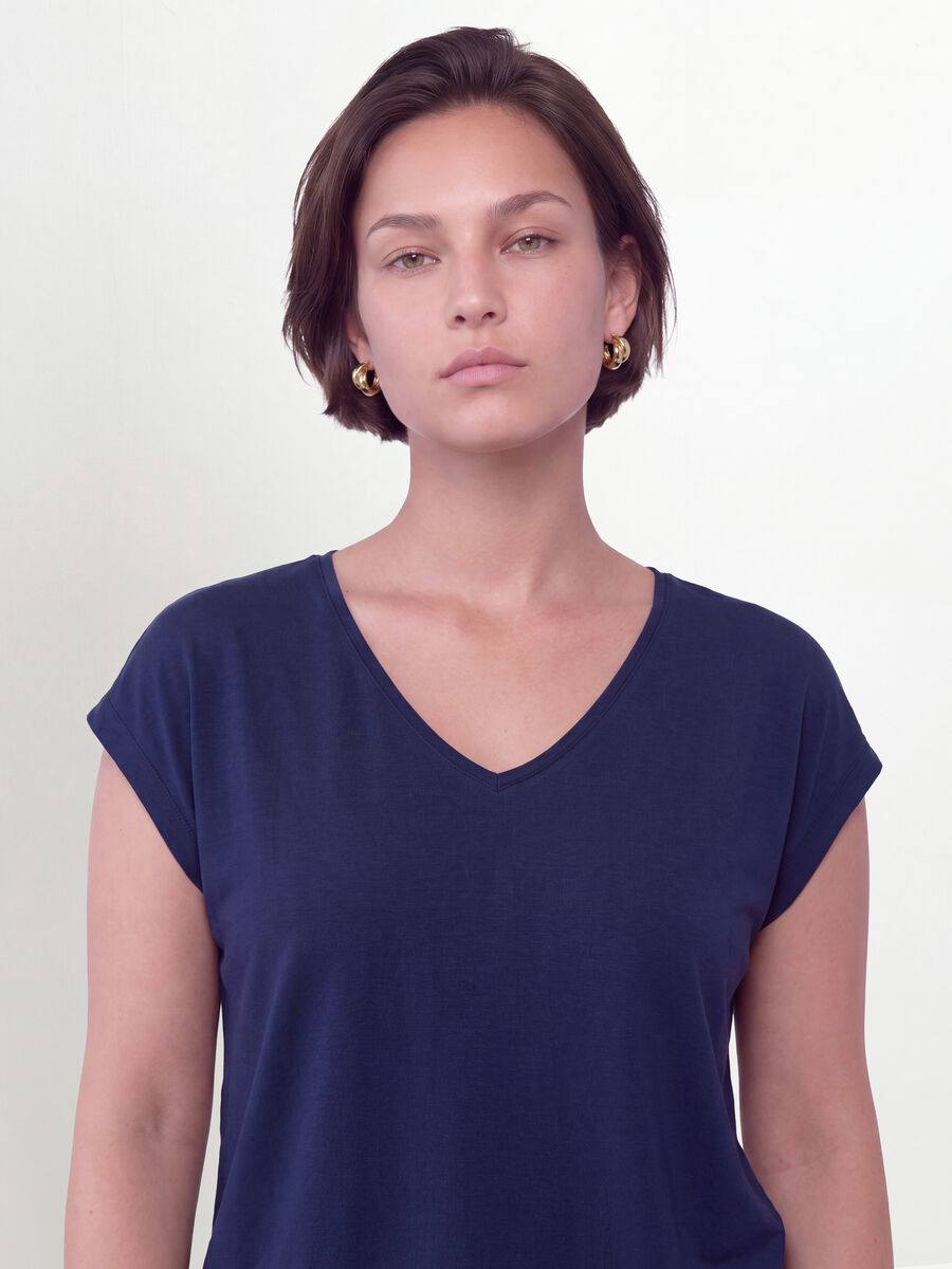 Blue pure viscose V-neck T-shirt, regular fit_3