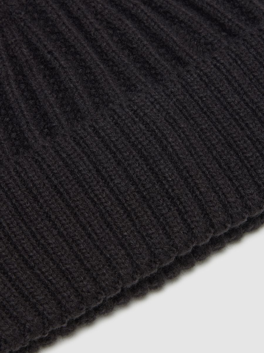 Black Knitted Beanie_1