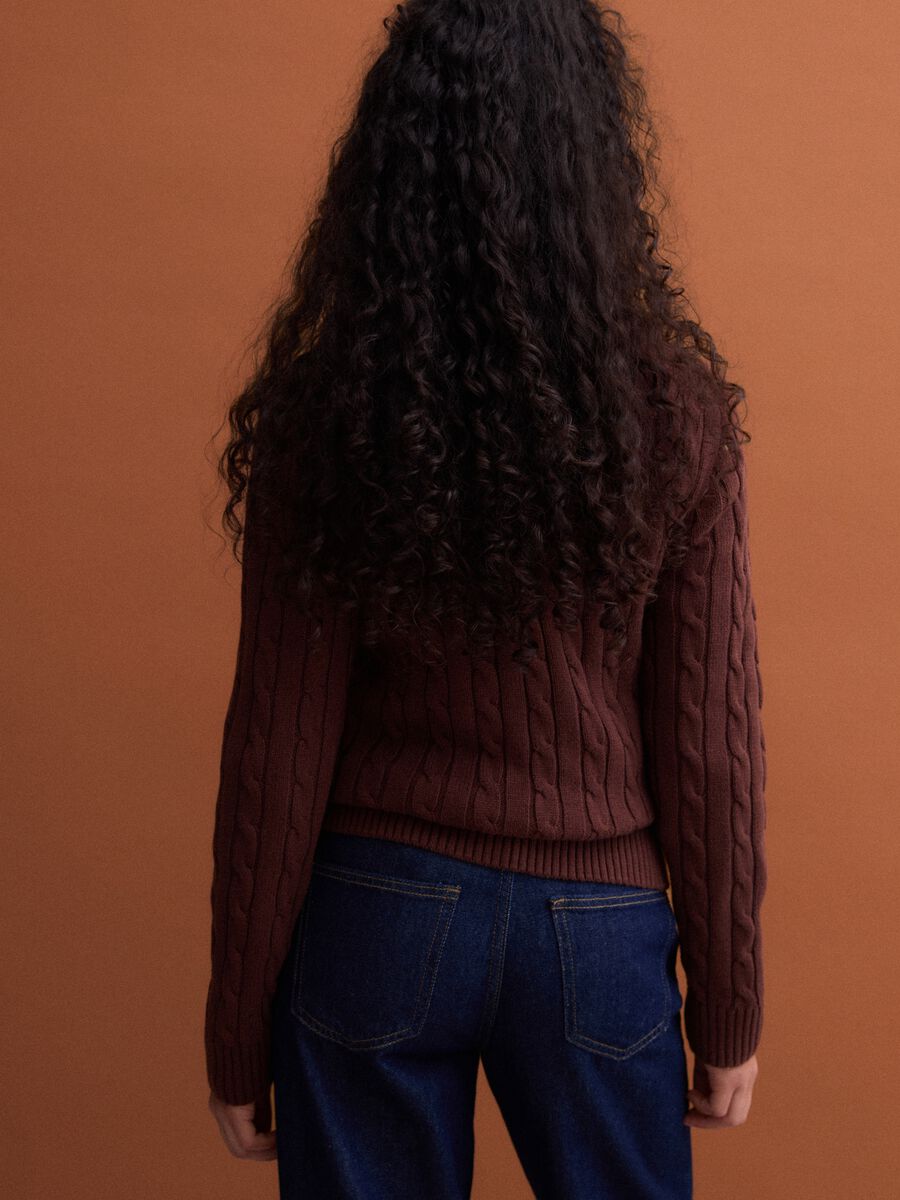 Brown pure cotton cable-knit jumper with deep V-neck_3