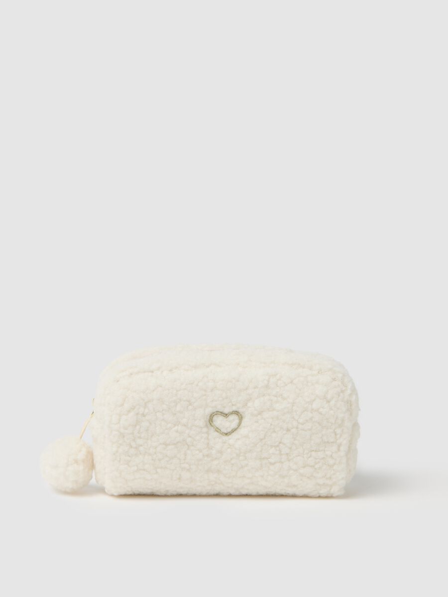 White pouch with embroidered heart_0