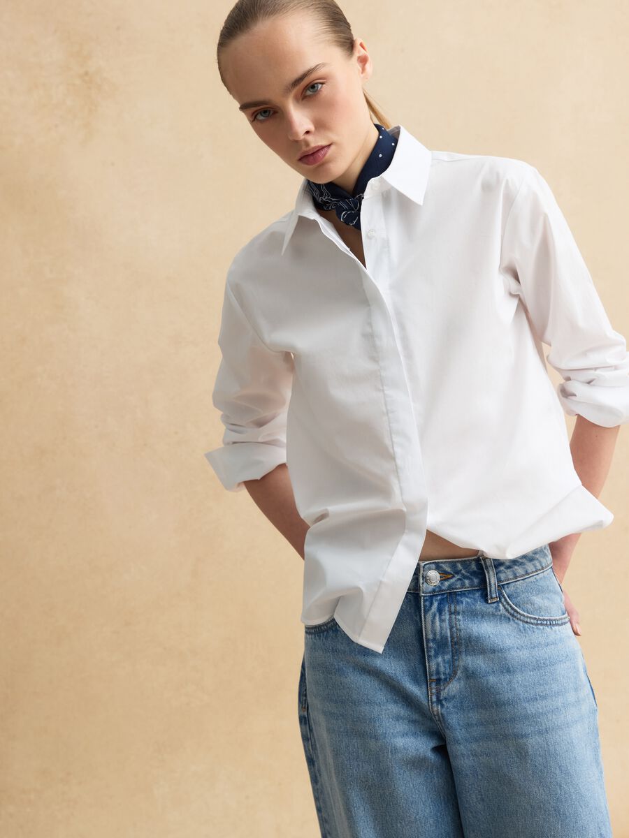 White pure cotton regular fit shirt with classic collar and buttons_0