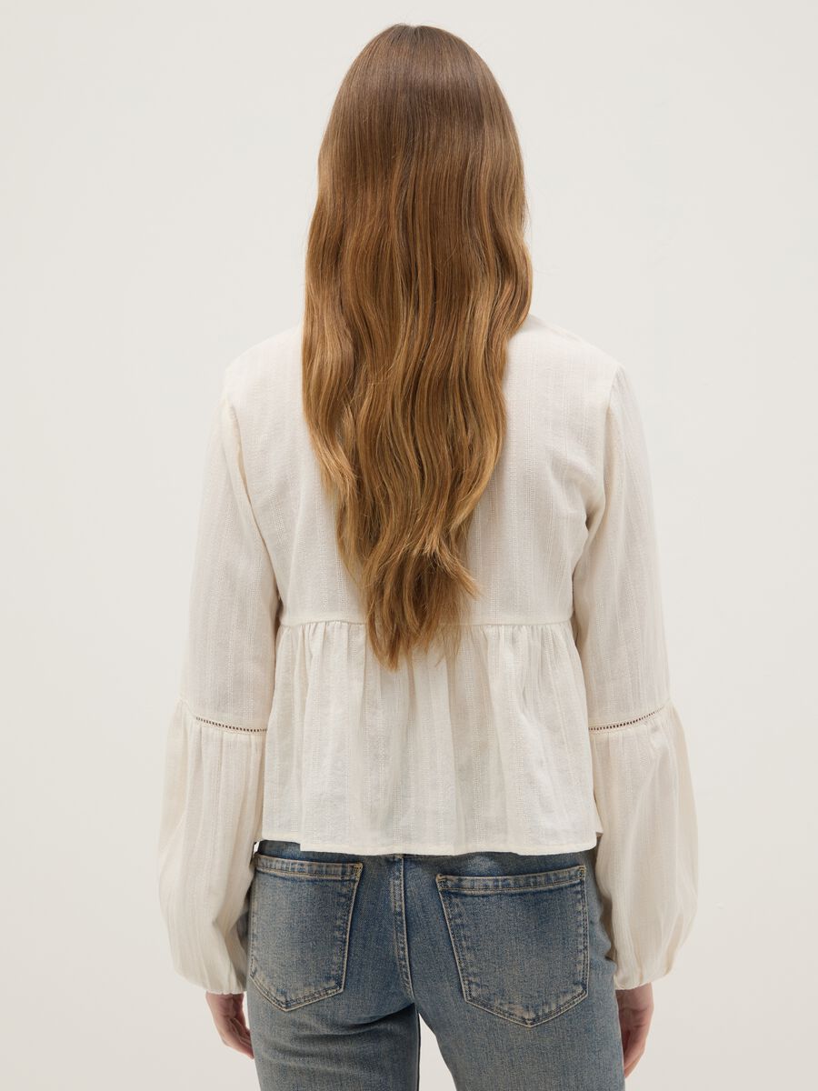 Wei&szlig;e Bluse aus reinem Baumwollstoff mit gestreiftem Regular Fit_3