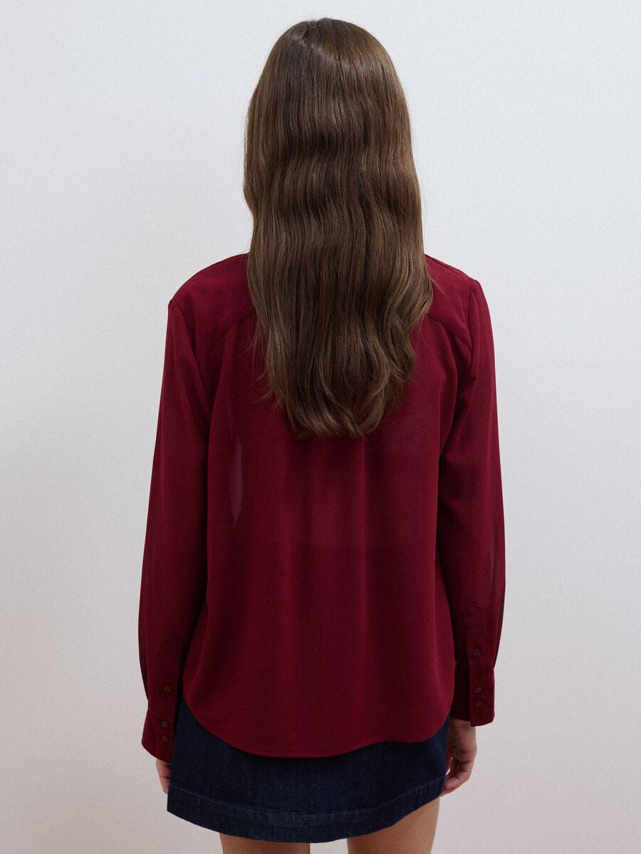 Red regular-fit blouse with V-neck and tie detail_3