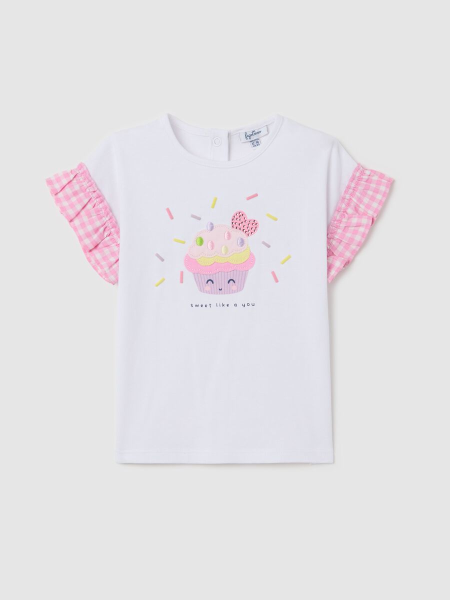 White T-shirt with flounce and cupcake application_0